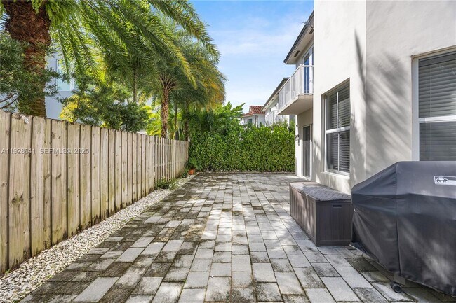 Building Photo - 10470 NW 69th Terrace