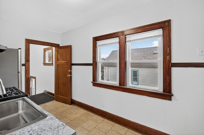 Building Photo - 1927 Harriet St