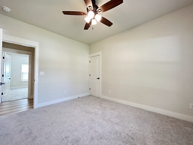 Building Photo - 27 Shropshire Dr