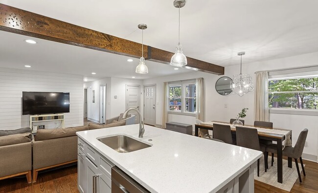 Building Photo - 2129 Kensington Gates Dr NW