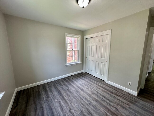 Building Photo - 1422 Tamerton Ave