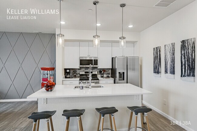 Building Photo - 1539 Spring Water Pt