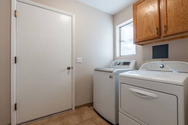 Building Photo - ?? 4 Bed / 2 Bath Mesa del Sol Home with Golf Course Views | Furnished or Unfurnished Option Avai...