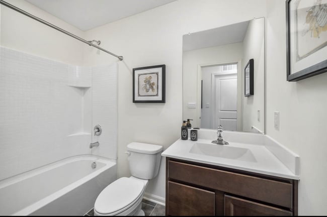 Building Photo - 3820 Bissel Dr