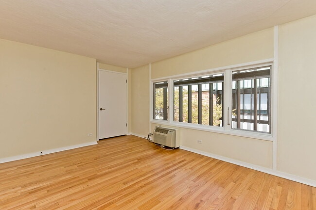 Building Photo - 588 W Hawthorne Pl