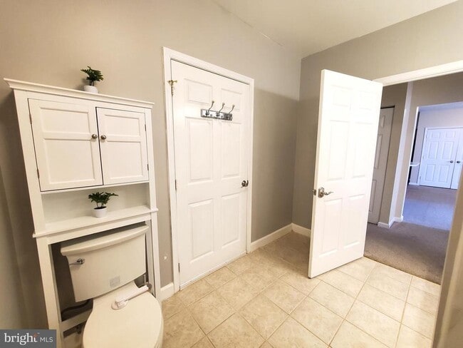 Building Photo - 2433 Wentworth Dr