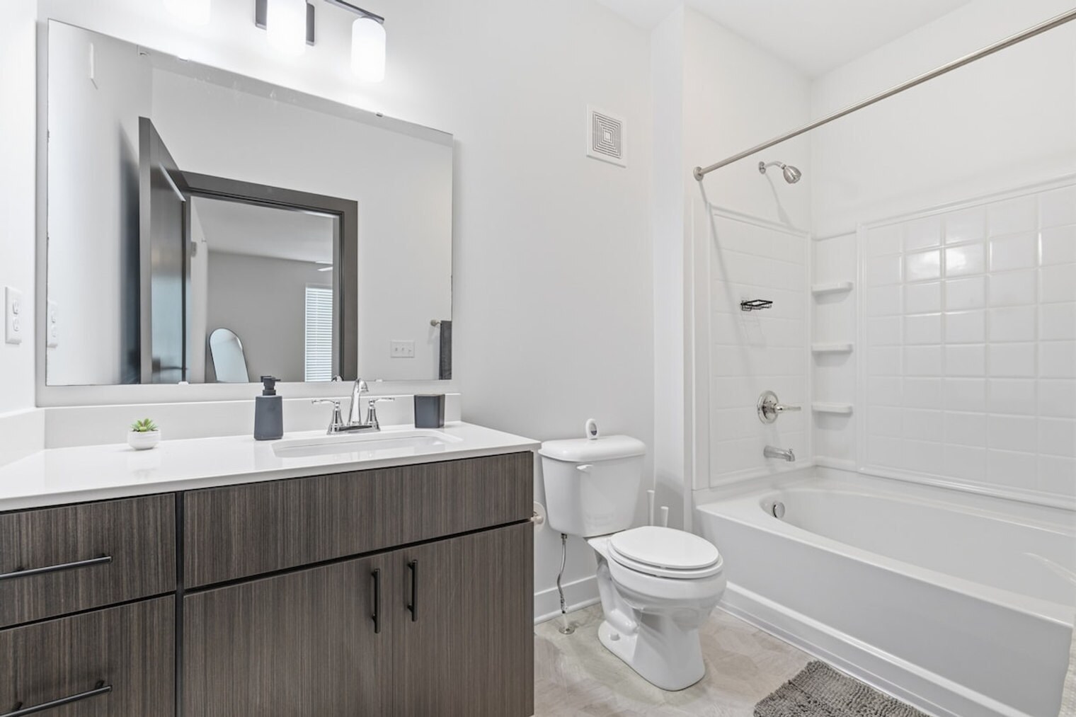 Building Photo - 1121 Laurel St