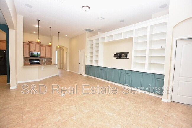 Building Photo - 5632 Aral Dr