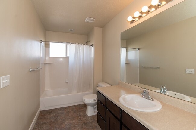 Building Photo - 3201 W Desert Lily Dr
