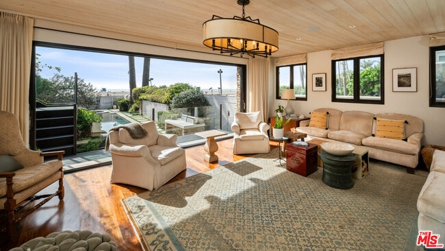 Building Photo - 964 Palisades Beach Rd