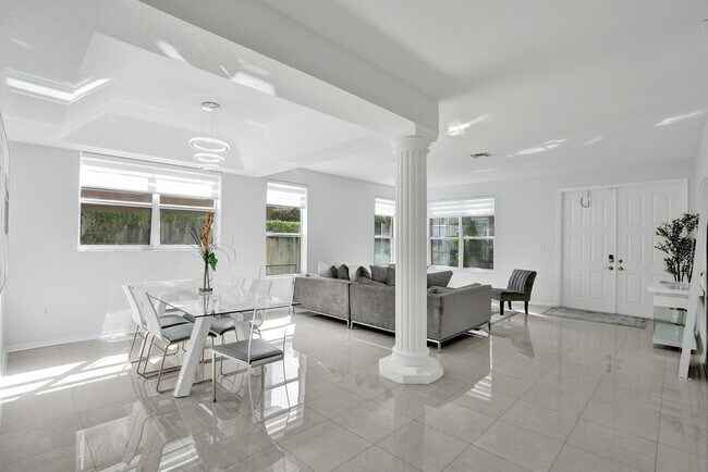 Building Photo - 16405 Diamond Head Dr