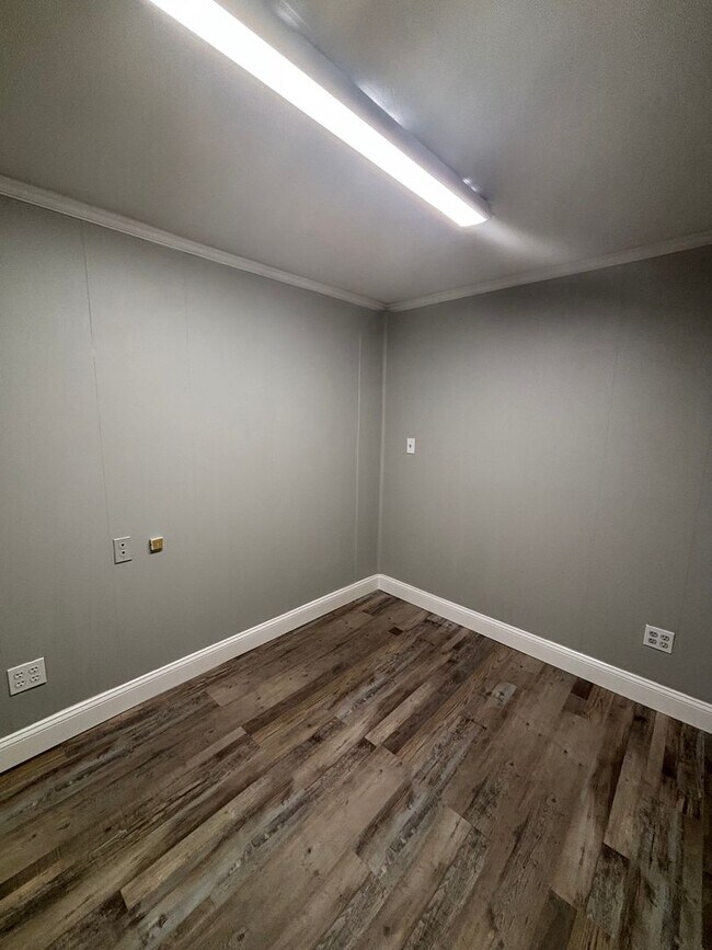 Building Photo - Freshly Renovated Rancher!