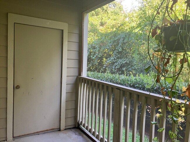 Building Photo - 2 BR / 2 BA @ The Legends