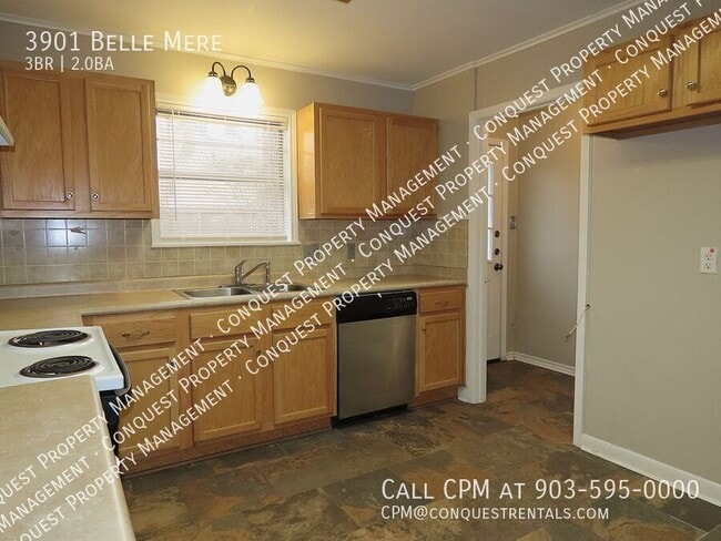 Building Photo - 3901 Belle Mere St