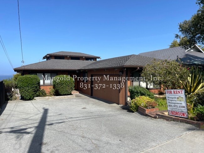 Primary Photo - Spacious 3 Bed 2 Bath With Panoramic Ocean...