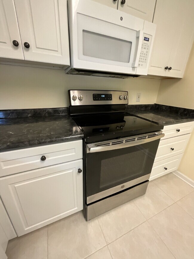 Building Photo - ALL Utilities Included