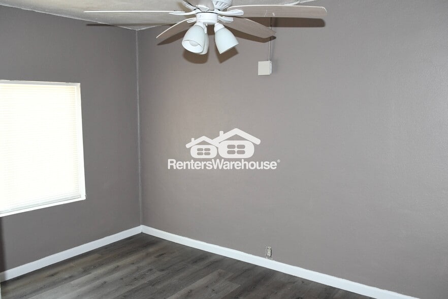Building Photo - 210 N Casa Grande Ave
