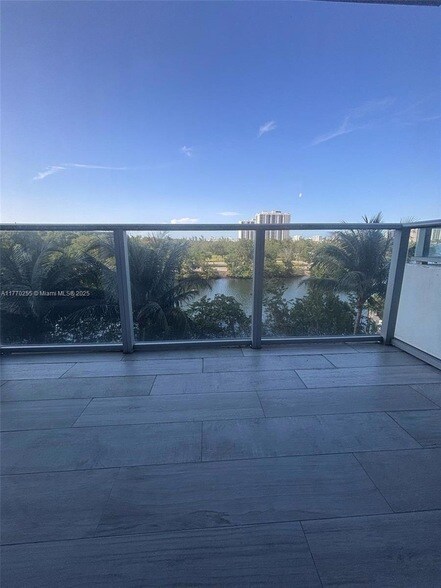 Building Photo - 16385 Biscayne Blvd