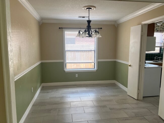 Building Photo - 5618 Village Arbour Dr