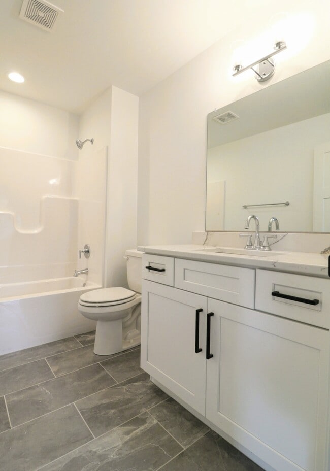 Building Photo - 128 Independence Ln