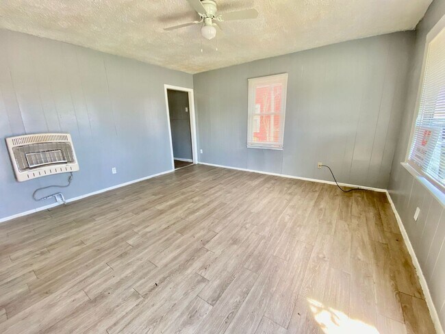 Building Photo - $100 off rent per month for 12 months + 50% deposit now and 50% later