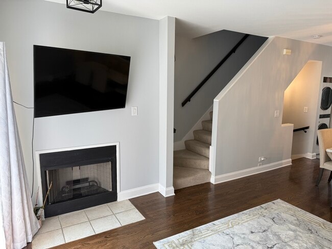 Building Photo - 4530 S Woodlawn Ave