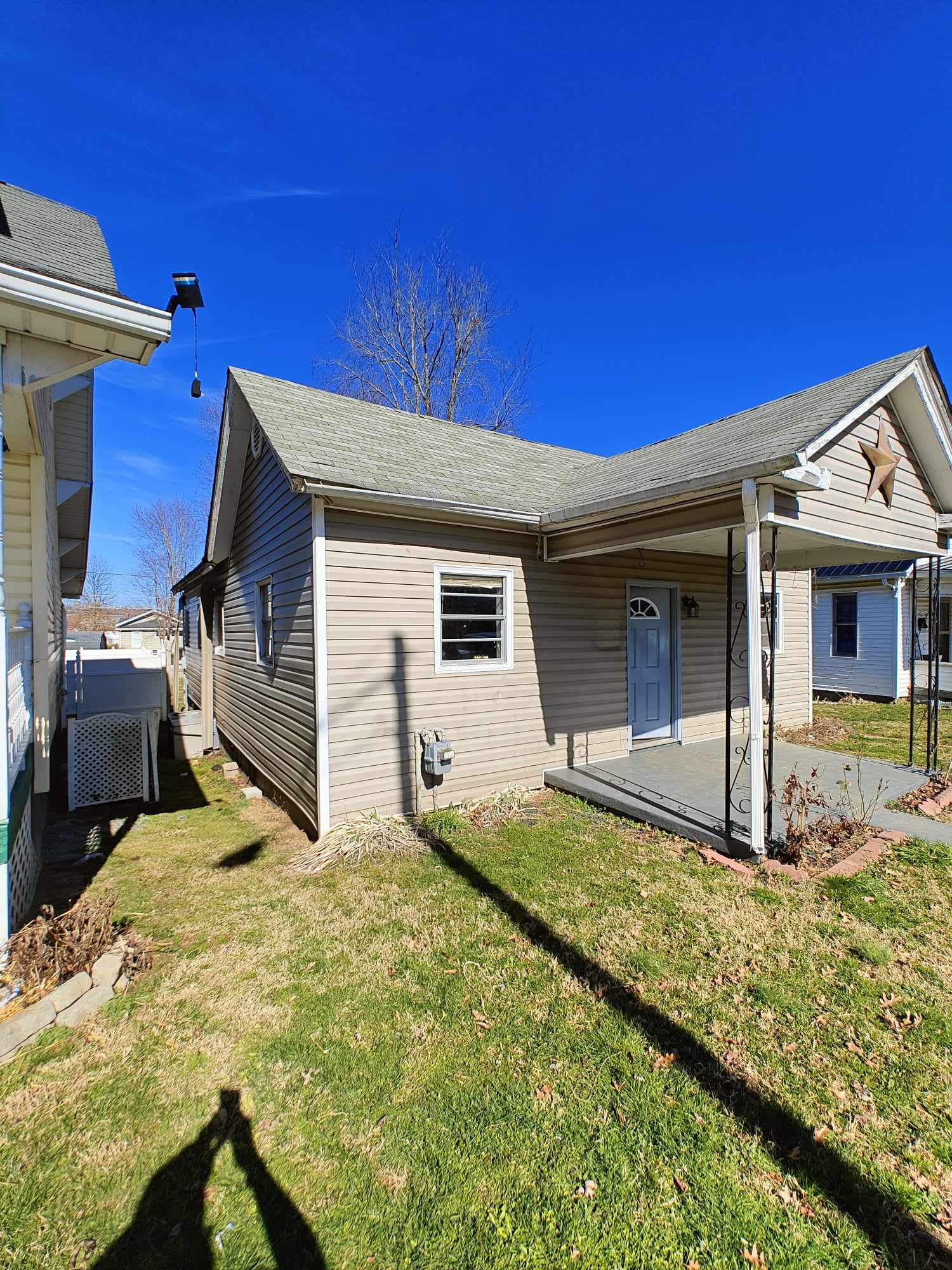 Building Photo - 2782 Latulle Ave