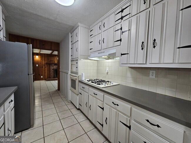 Building Photo - 2654 Plantation Dr