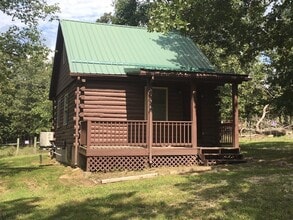 Building Photo - 512 Log Cabin