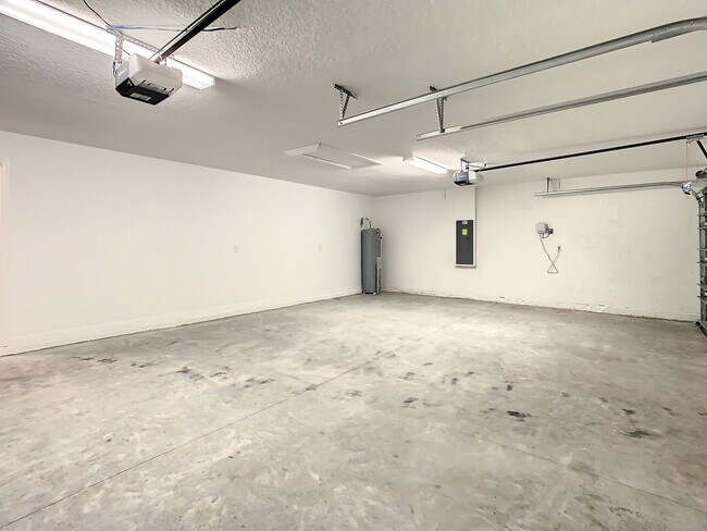 Building Photo - Beautiful 4 bedroom 2.5 bathroom Single Family House! Like new!