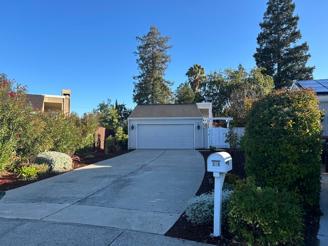 Building Photo - 328 Flaming Oak Dr