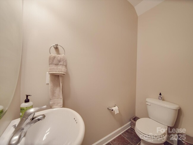 Building Photo - 5657 Tipperlinn Way