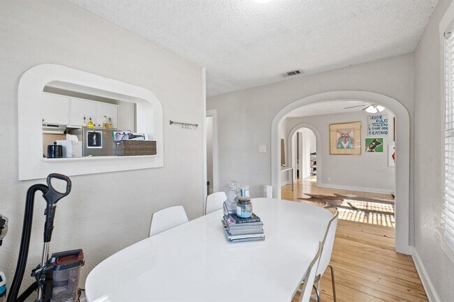 Building Photo - 1202 E 29th St