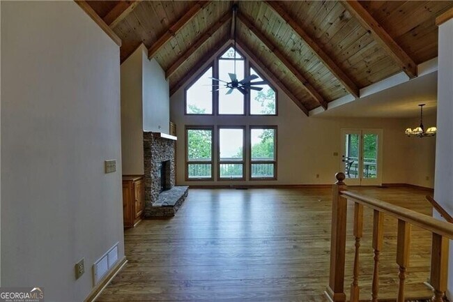 Building Photo - 127 Columbine Dr