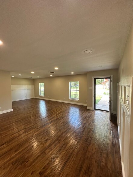 Building Photo - 104 Kingswood Dr
