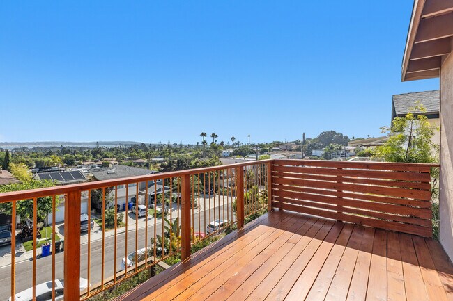Master deck - 2461 Geranium St