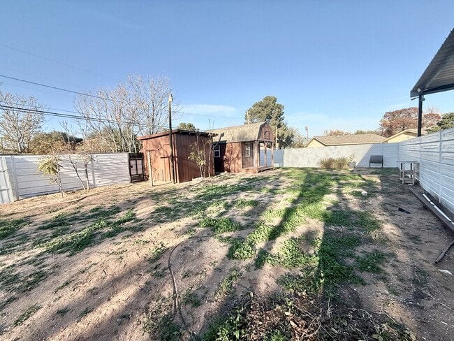 Building Photo - 200 Santa Rita Dr