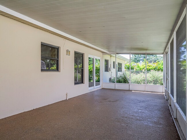 Building Photo - 855 28th Ave