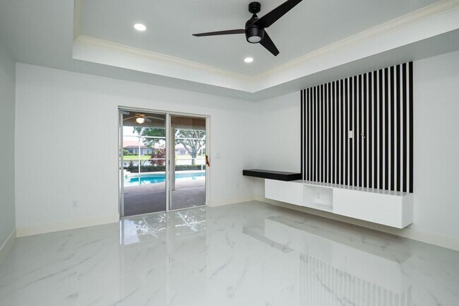 Building Photo - Heatherwood Lake Front Pool Home in St. Lucie West