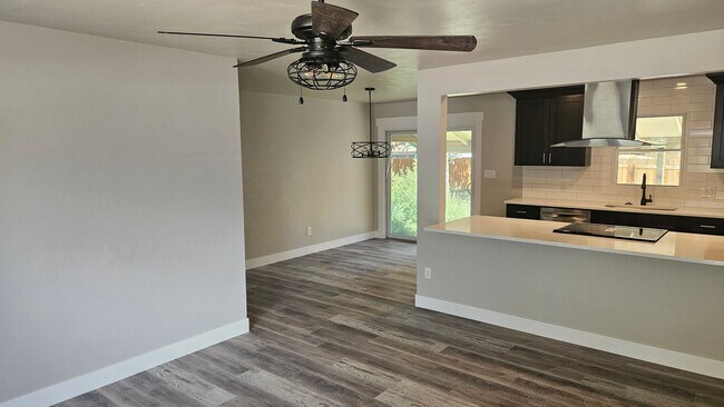 Building Photo - 3 Bedroom Cozy Remodeled Home