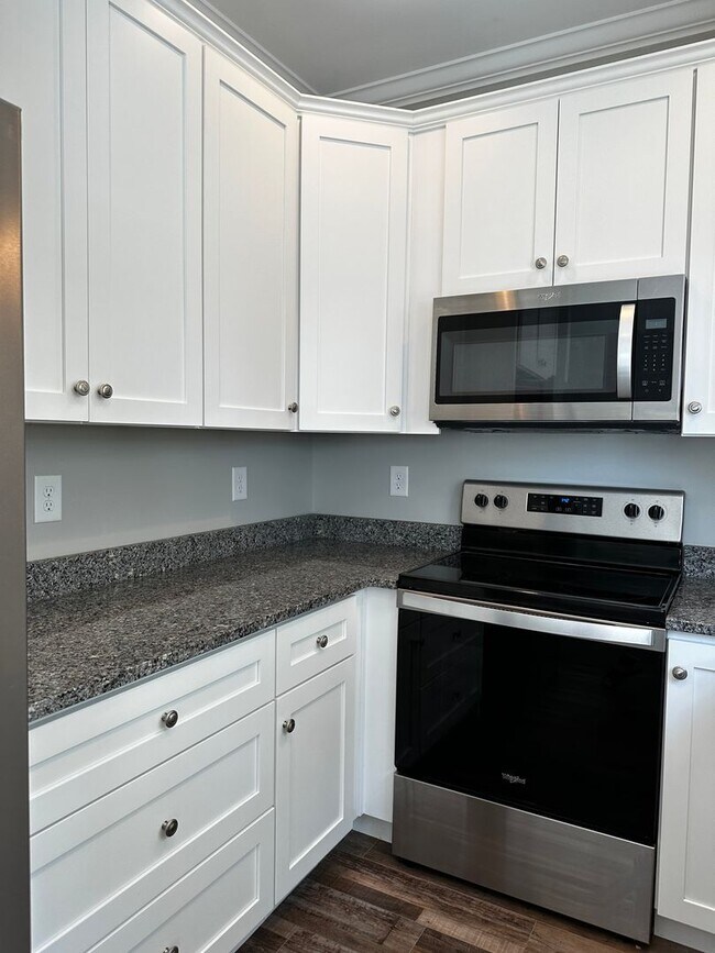 Building Photo - Spacious 3 Bedroom, 3.5bath in central Joh...