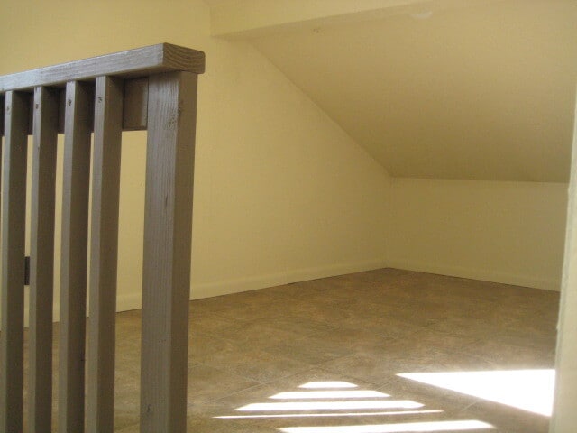 "storage" loft - 554 Cartier Ct