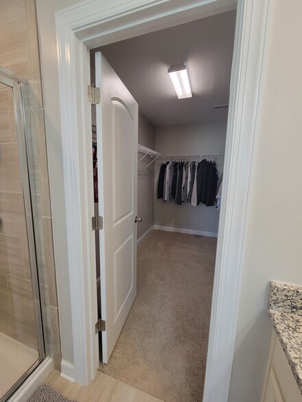 Building Photo - 5806 Clan Maclaine Dr