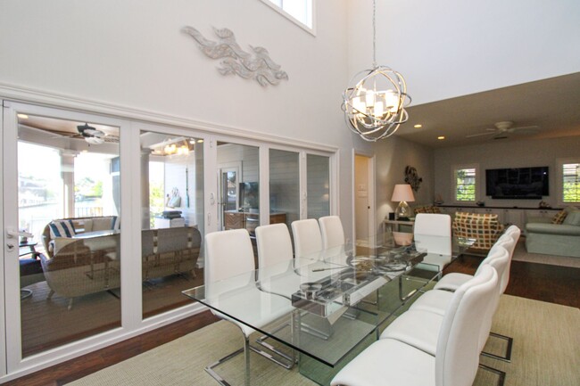 Building Photo - **STUNNING POOL HOME**4BEDS / 4.5BATHS**AQ...