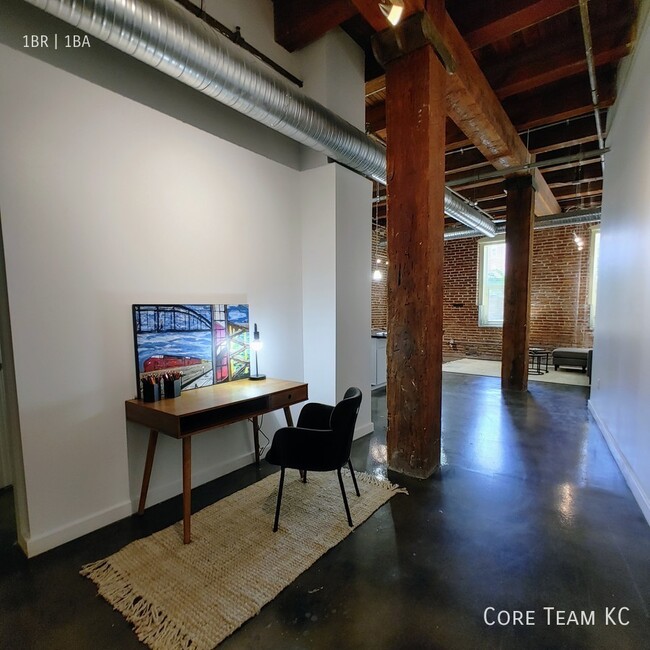 Building Photo - LARGE LOFT IN RIVERMARKET