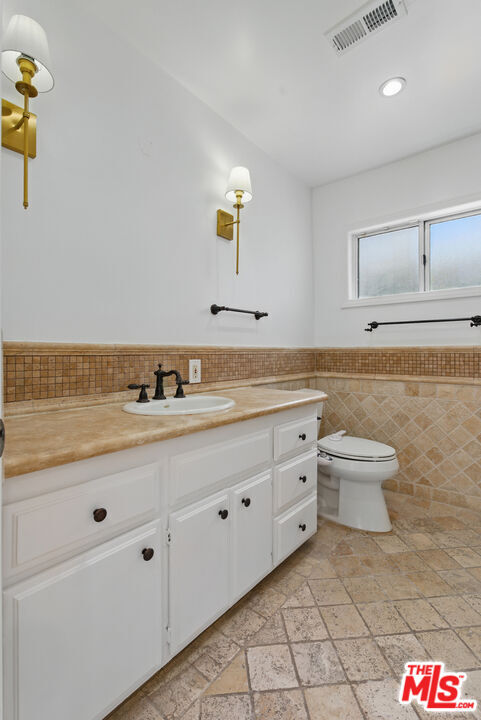 Building Photo - 5220 Melvin Ave