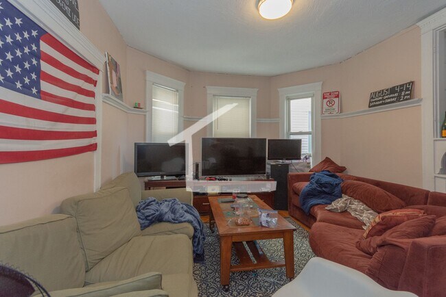 Building Photo - 9/1 Spacious Packard's Corner 4BR/2BA w/ba...