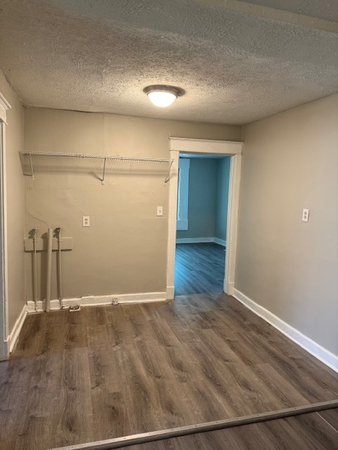 Building Photo - Renovated 3BR/2BA home w/ large bak yard!