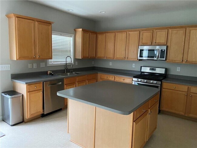 Building Photo - 5125 Huntington Crest Ln