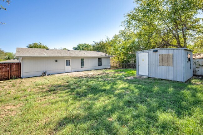 Building Photo - 509 Woodford Ln